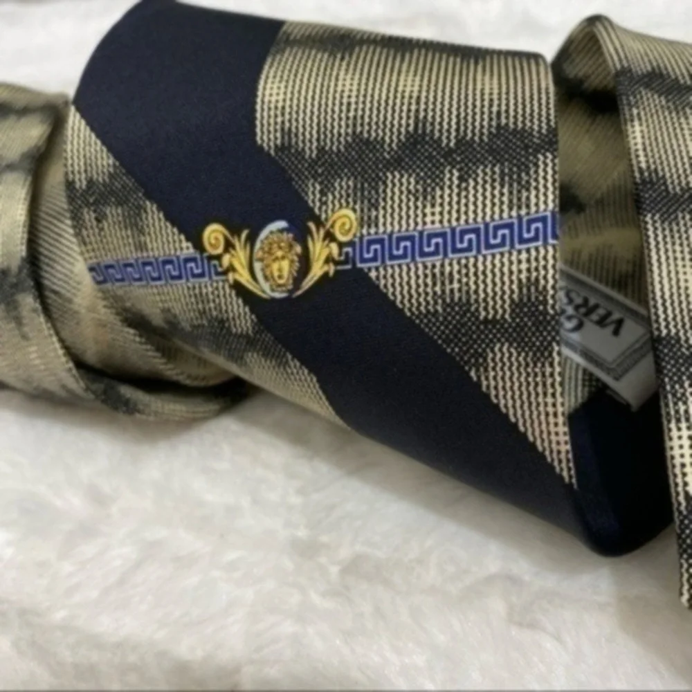 Gianni Versace Tie Color Navy Blue/Tan/Yellow
